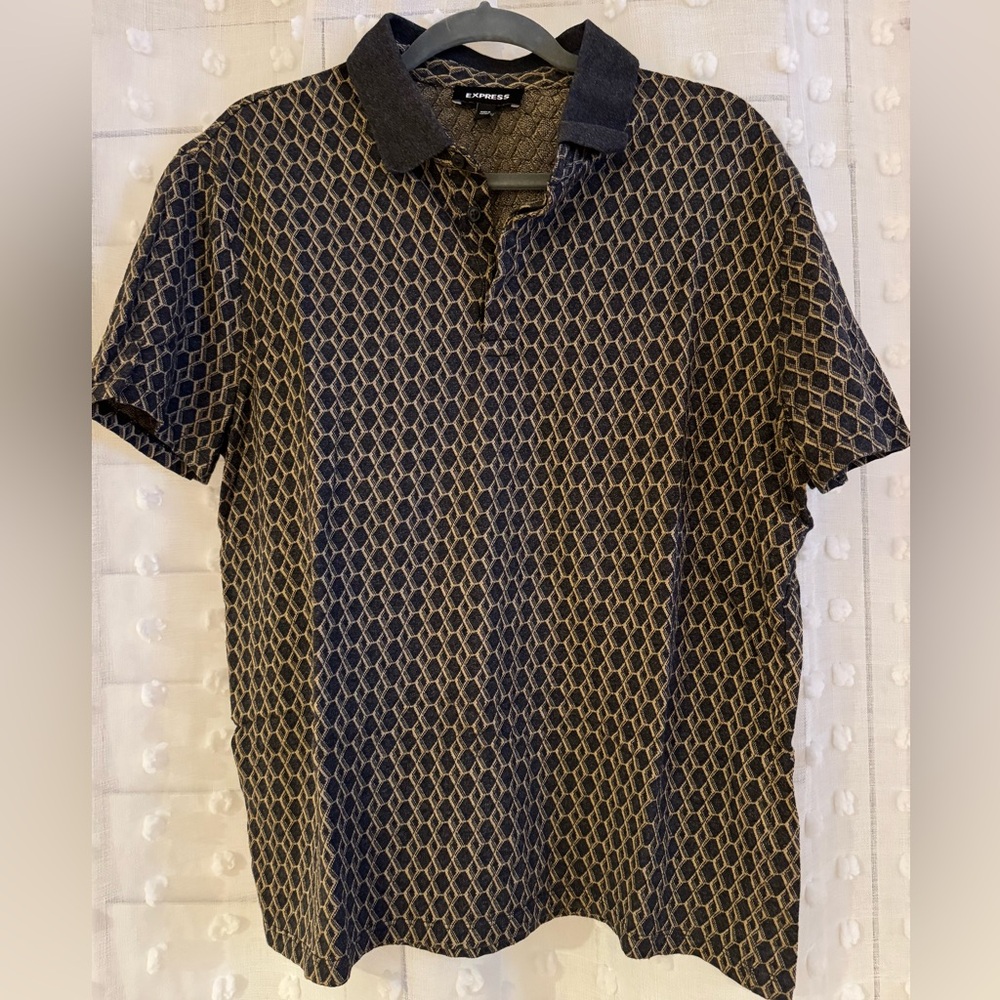 Express grey men’s polo with yellow circle details